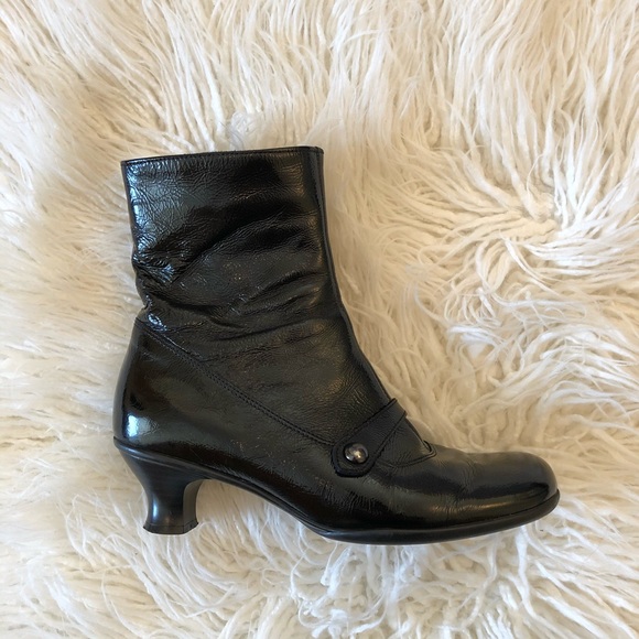 La Canadienne Black Shiny Crackled Calf Boot - Picture 2 of 11